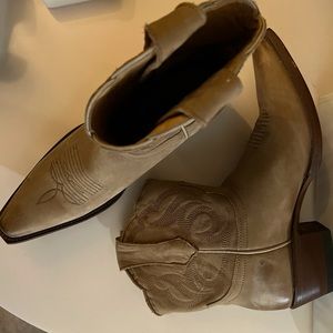 Never Worn! Shyanne Cowboy Boots